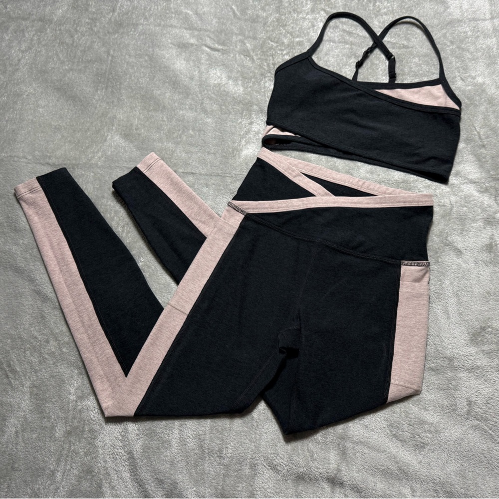 Beyond Yoga Black and Dusty Pink Leggings & Bra Set
